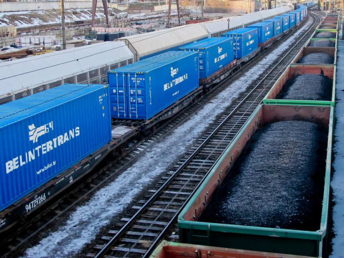 Container rail shipment suitable for rail fit review